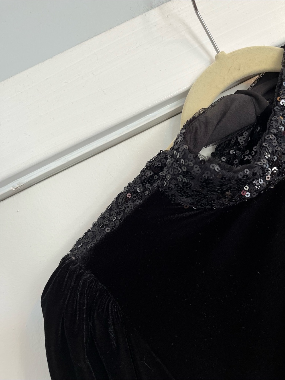 Badgley Mischka Black Velvet Puff-Sleeve Jumpsuit sequin open back bow - Picture 7 of 10